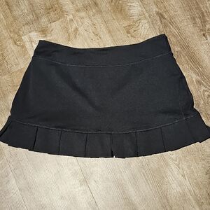Zella Elegant Black Pleated Mini Skirt